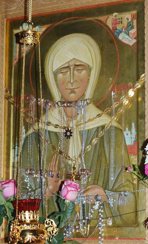 В храме святого пророка Иоанна Предтечи постоянно пребывает частичка мощей блаженной Матроны Московской и её чудотворная икона