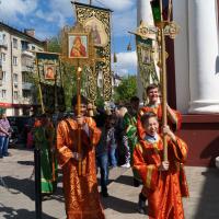 в Неделю третию по Пасхе, святых жен-мироносиц, в Предтеченском храме Калуги после поздней Божественной литургии был совершен Пасхальный Крестный ход по традиции совершаемый соборно клиром при большом стечении народа