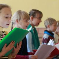 В Предтеченском Духовно-просветительском центре продолжаются занятия детского церковного хора. Подростковая группа состоит из детей в возрасте от 10 до 16 лет (обучение в музыкальной школе приветствуется)