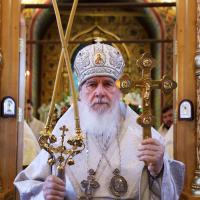 Он — не просто провозвестник воли Божьей, не просто наставник народа и обличитель греха, как ветхозаветные пророки. Иоанн — Предтеча Христа, и его главная задача — подготовить мир к приходу и явлению Спасителя.  7 июля, на рождество святого пророка Иоанна Предтечи Предтеченский храм с архипастырским визитом посетил митрополит Калужский и Боровский Климент.