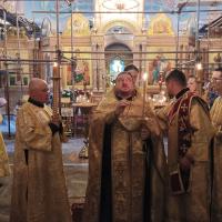 17 августа, Неделя 10-я по Пятидесятнице, памяти святых семи отроков, иже во Ефесе. В храме святого пророка Иоанна Предтечи были совершены Воскресные богослужения - всенощное бдение, совершенное соборно клиром храма, возглавил настоятель храма, игумен Мефодий (Пронькин).
