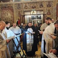 «Есть возможность облегчить наказание умершего грешника. Если будем творить частые молитвы за него и раздавать милостыню, то, хотя бы он был и недостоин сам по себе, Бог услышит нас». Святитель Иоанн Златоуст.