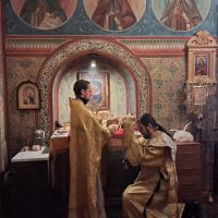 28 декабря, Неделя 29-я по Пятидесятнице святых Праотец. В храме святого пророка Иоанна Предтечи были совершены Воскресные богослужения - всенощное бдение, совершенное соборно клиром храма, возглавил настоятель храма, игумен Мефодий (Пронькин).