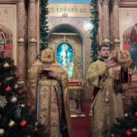 В Новогоднюю ночь, c 31 декабря 2025 года на 1 января 2026 года, мученика Вонифатия Тарсийского, преподобного Илии Муромского, Печерского.  Уже ровно двадцать шесть лет, в эту ночь, в храме святого пророка Иоанна Предтечи в Калуге совершается Божественная литургия. Возглавил богослужение настоятель храма, игумен Мефодий (Пронькин), сослужил ему диакон Виктор Староста.