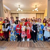 11 января в зале Предтеченского духовно-просветительского центра состоялся Рождественский праздник воскресной школы. Ребята студии «Бумеранг» (педагог-режиссер Е.Е.Осипова) показали зрителям театрализованную постановку по пьесе Татьяны Петровой «По щучьему велению и Божьему благословению». Постановка получилась веселая и задорная, с танцами и песнями, исполняемыми ребятами студии, с яркими костюмами и необыкновенной по динамике и эмоциям игрой артистов разных возрастов.