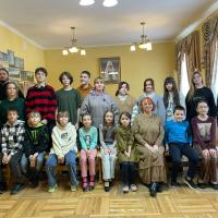 День православной книги отмечается ежегодно 14 марта. В рамках этой праздничной даты, 1 марта 2026г. в стенах Предтеченского духовно-просветительского центра г.Калуга прошла встреча обучающихся и педагогов воскресной школы с мастером слова - российской писательницей, журналисткой, автором рассказов, повестей и романов, в том числе, на библейские темы, Членом Союза журналистов и Союза писателей России, автором сценариев для радио и телевизионных проектов Ольгой Петровной Клюкиной.