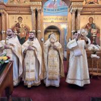 Николай Чудотворец — один из самых почитаемых святых в православии. Его вспоминают трижды в году: 11 августа верующие отмечают рождение святого, 19 декабря — дату его смерти, 22 мая — день перенесения мощей. Даты фиксированные, не меняются из года в год. На Руси 22 мая называли Николой Летним (или Вешним). В этот день в 1087 году состоялось перенесение мощей святителя и чудотворца Николая из Мир Ликийских в итальянский город Бари.