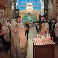 30 мая, Троицкая Родительская суббота, поминовение всех от века усопших православных христиан - в храме святого пророка Иоанна Предтечи в Калуге были совершены заупокойные богослужения. Накануне вечером вечерня и утреня с чином парастаса (чтение 17-й кафизмы), утром две Божественные литургии. Вечерние богослужения возглавил настоятель храма, игумен Мефодий (Пронькин).