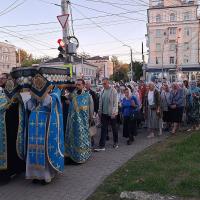 28 августа, в пятницу вечером, в храме святого пророка Иоанна Предтечи в Калуге был совершен чин погребения Пресвятой Богородицы. Богослужение состоит из вечерни и утрени, на утрени по пении тропарей на 